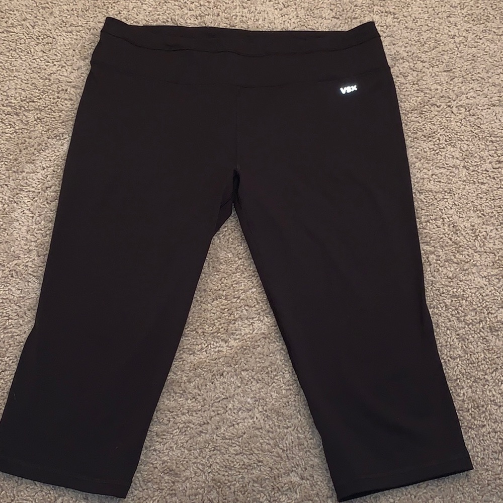 Victoria’s Secret Capri Leggings